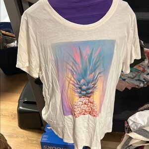 Old Navy Cream Graphic T-Shirt Relaxed Fit